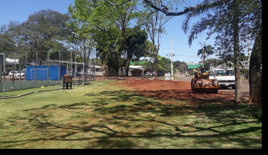 Praça da Mini-Arena de Capitão está recebendo melhorias e replantio de árvores