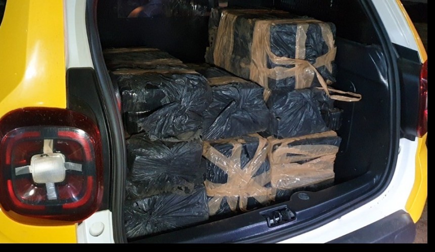 Caminhonete carregada com maconha é apreendida pela PM em Lindoeste