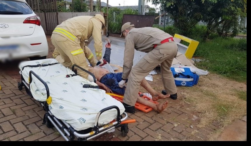 Homem fica gravemente ferido a golpes de tesoura em Cascavel