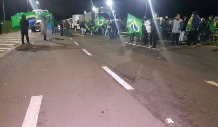 Justiça determina multa diária de R$ 10 mil para cada manifestante que participar de bloqueio de rodovias