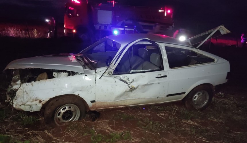 Rapaz fica ferido após capotar carro no interior de Capitão