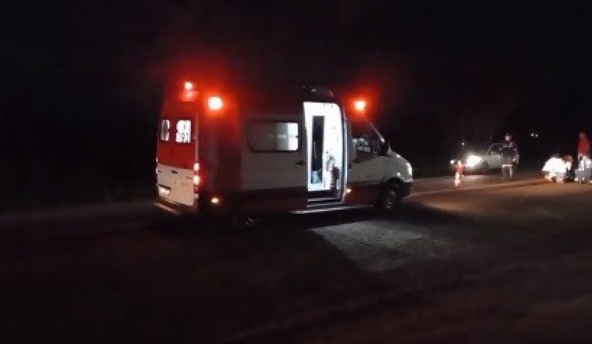 Mulher morre e homem fica ferido em acidente de moto na PR-281 em Santa Izabel do Oeste