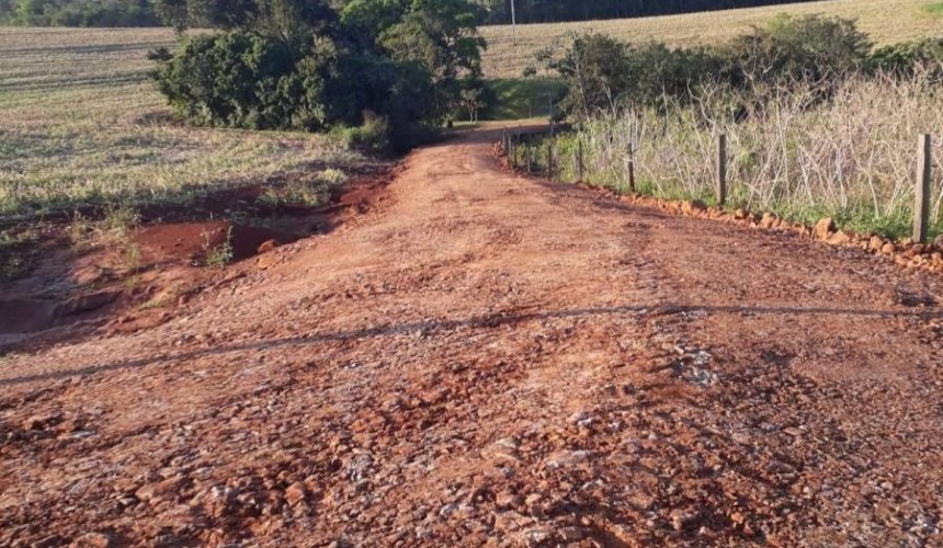 Depois da chuva, Secretaria de Agricultura de Capitão realiza trabalho de recuperação das estradas