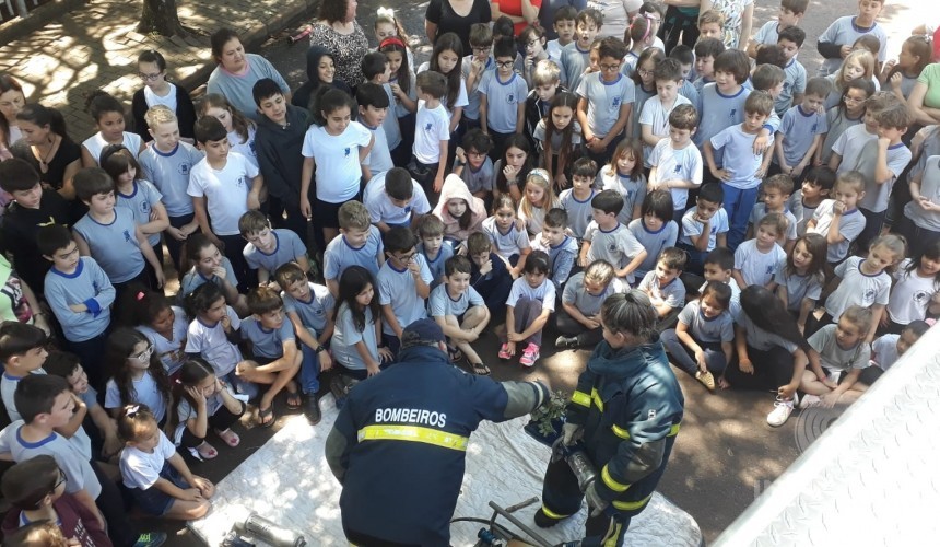 Bombeiros e Brigada Escolar realizam simulações de evacuação em escolas de Capitão