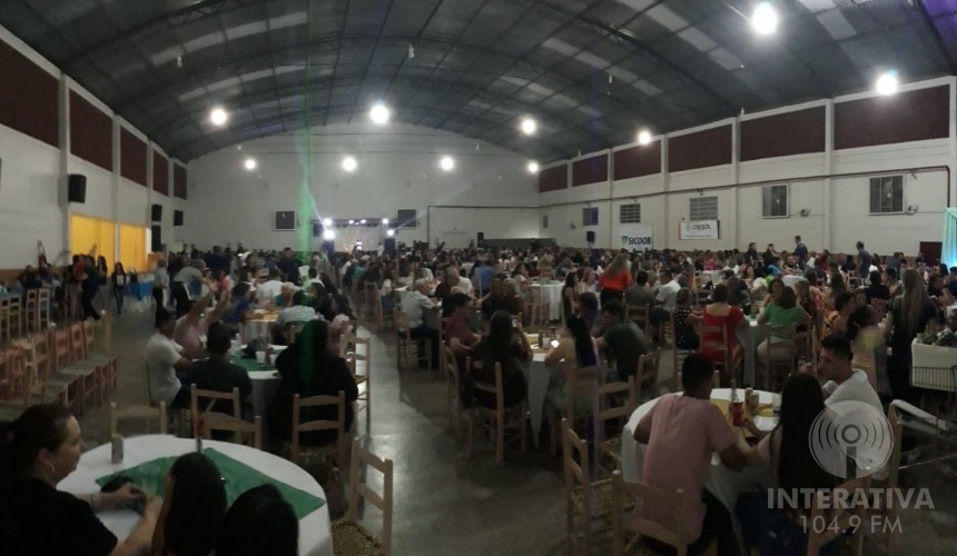 Mais de 600 pessoas participam de Jantar e Show de Prêmios da APAE de Capitão