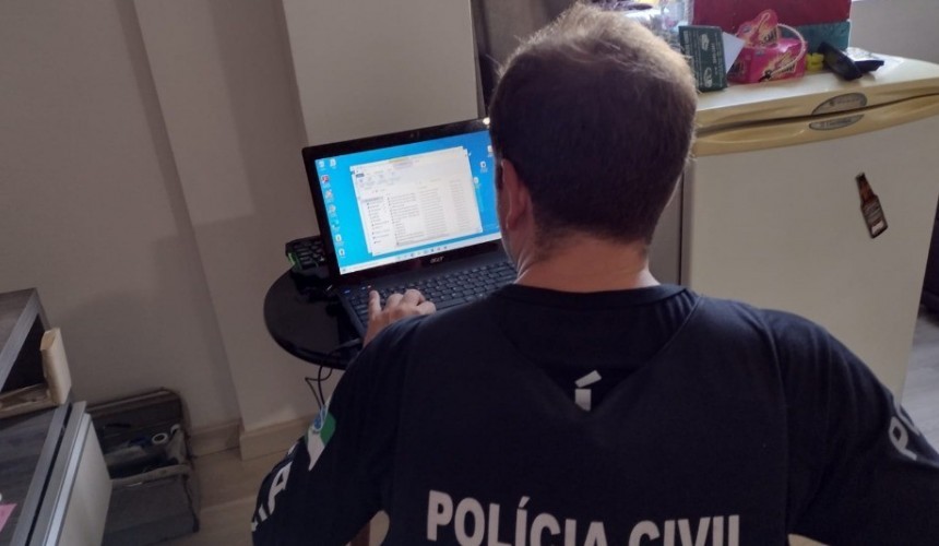 Policiais suspeitos de transportar contrabando em viaturas são alvos de Operação em Cascavel e Foz do Iguaçu