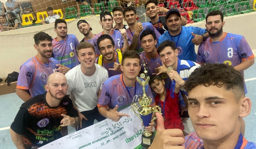 Capitão leva troféu de 3° lugar na Copa Sicredi de futsal