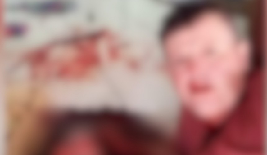 Homem suspeito de matar a esposa posta selfie ao lado do corpo em Abatiá