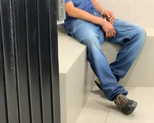 Poucas horas após sair da cadeia, rapaz é preso pela PM suspeito de furtar carro em Cascavel