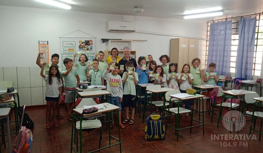 Alunos das Escolas Municipais de Capitão recebem sementes de Crotalária; planta que ajuda no combate à dengue