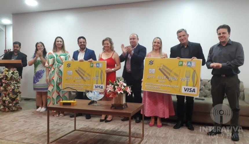 Campeã do ‘Merendeiras do Brasil’, Eliza Szekut, recebe premiação do FNDE