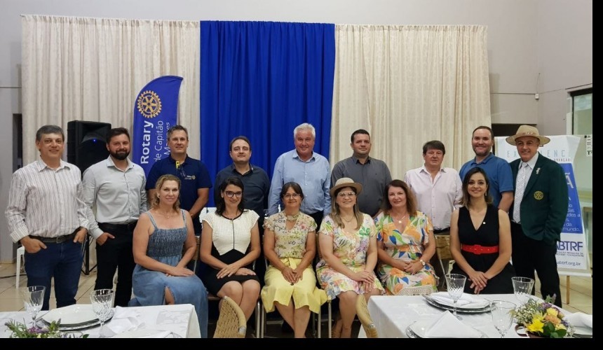 Rotary Club de Capitão empossa nova associada, concede títulos e elege nova presidente