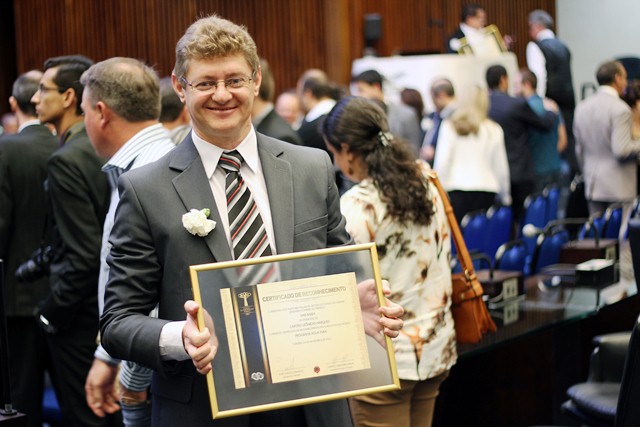 Prefeito de Capitão recebe premio na Assembleia Legislativa 