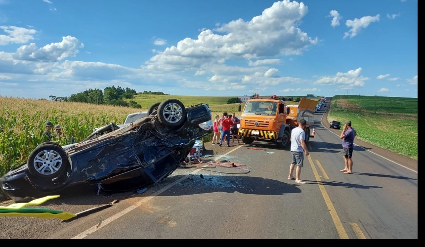 Veículo de Capitão se envolve em acidente na PR-182 em Realeza, e uma pessoa fica gravemente ferida