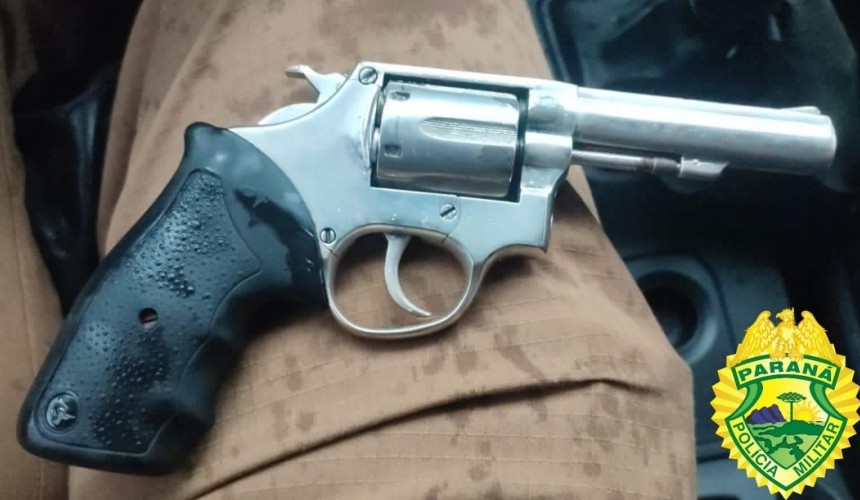 Realeza: Durante abordagem Polícia Militar localiza arma de fogo e cumpre Mandado de Prisão