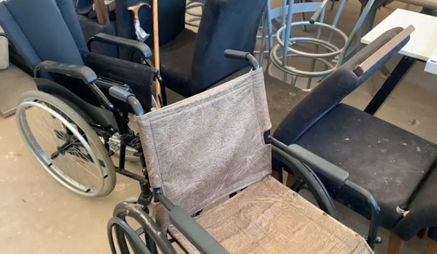 Criminosos furtam cadeiras de rodas, bengalas e fiação em Cascavel