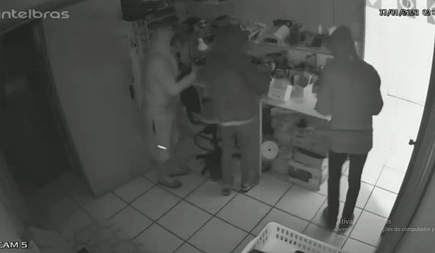 Bandidos invadem loja de eletrônicos em Boa Vista da Aparecida