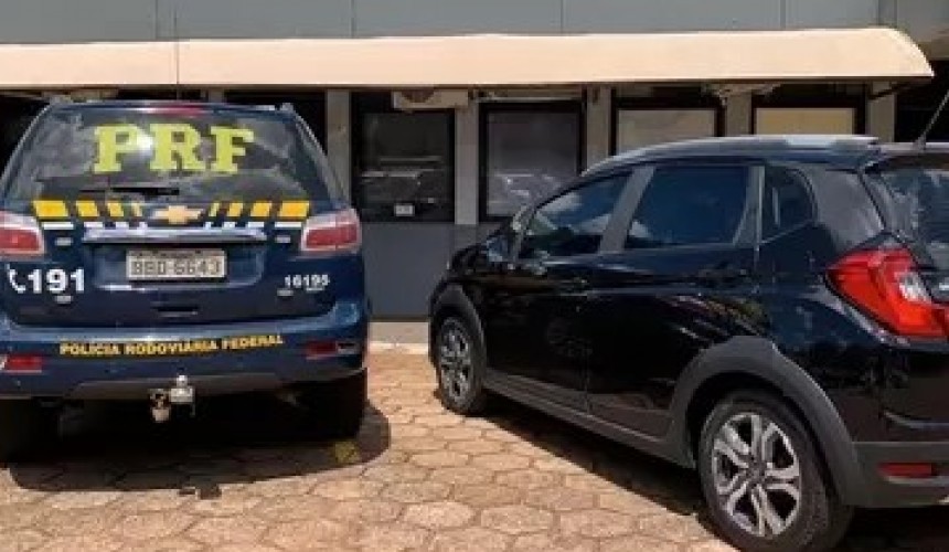 Carro furtado é recuperado pela PRF em Lindoeste