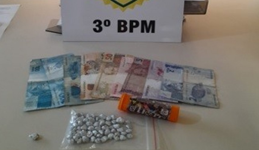 Após denúncias, homem é preso com 61 pedras de crack em Itapejara do Oeste