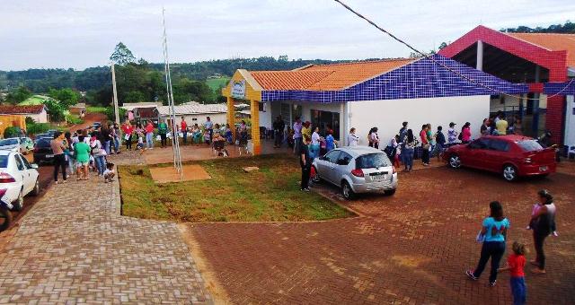 CAPITÃO. Pais passam mais de 24 horas na fila para conseguir matricular filhos no CMEI Primavera