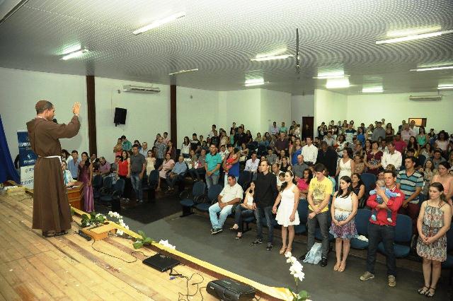 Casamento comunitário reúne mais de 100 casais em Capitão e Boa Vista