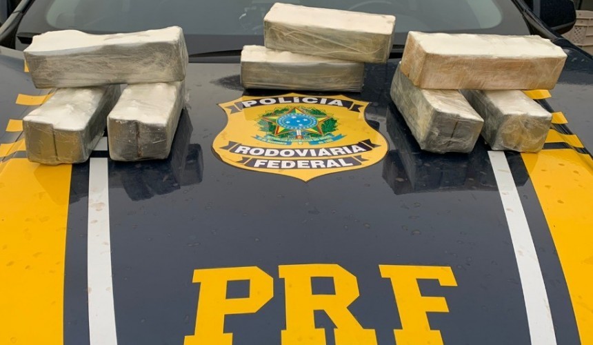 PRF apreende 8,5 quilos de cocaína após abordagem na BR 369 em Corbélia