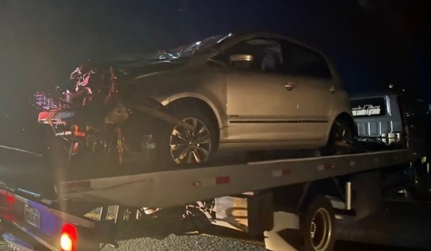 Casal sofre ferimentos ao capotar carro após desviar de caminhão na BR-163 em Pranchita