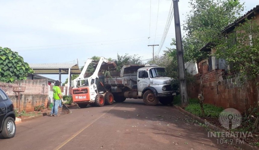 Mais de 4 toneladas de resíduos já foram recolhidos através do arrastão da dengue que está acontecendo em Capitão