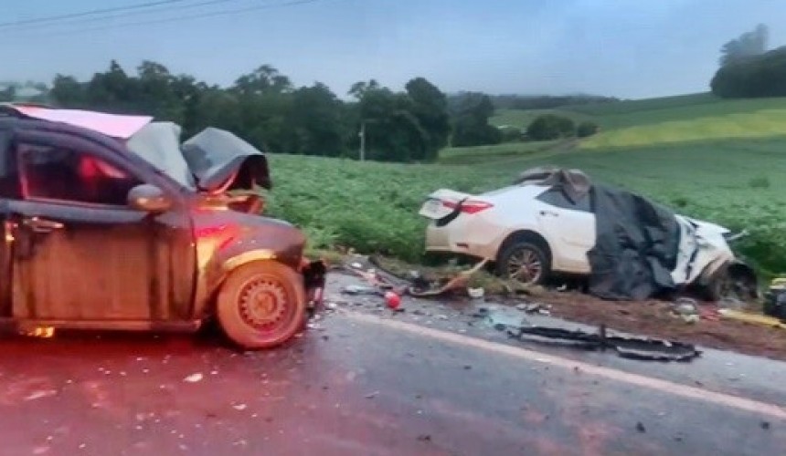 Dois condutores morrem e passageiro fica ferido em acidente na PR-281 em Dois Vizinhos