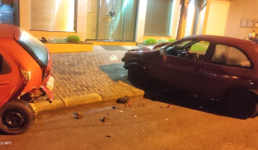 Motorista bate em carro estacionado em Boa Vista da Aparecida
