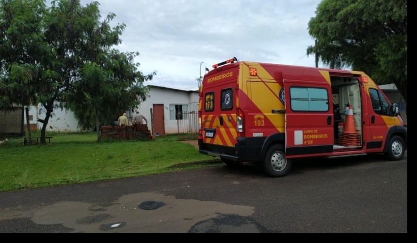 Homem é esfaqueado em Cascavel e faca fica alojada na região das costas