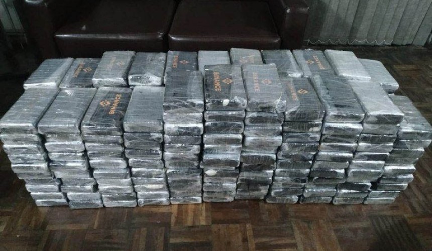 PCPR e PF apreendem 262 quilos de cocaína e prendem quatro pessoas em Paranaguá