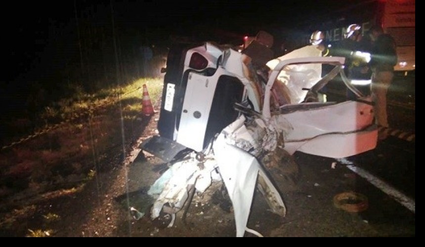 Homem morre em colisão frontal entre carro e ônibus em Guaraniaçu