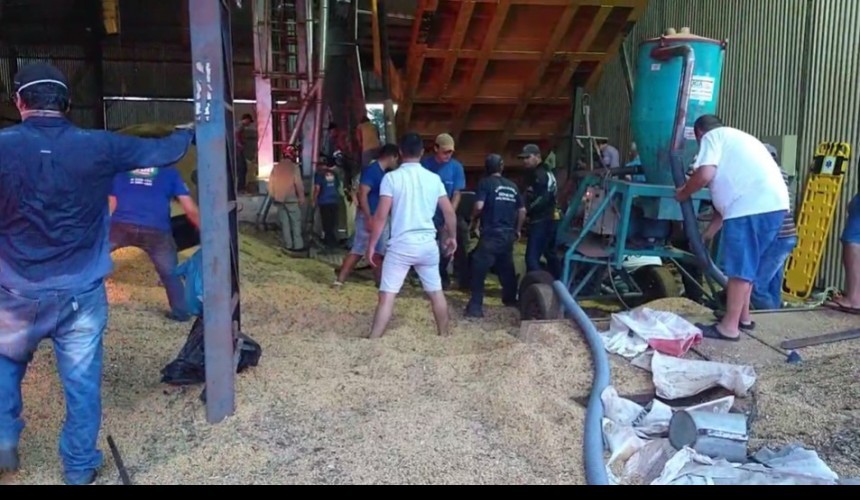 Trabalhador morre soterrado por grãos de soja em cerealista