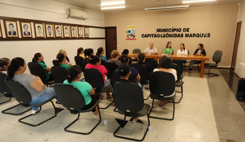 Merendeiras das escolas municipais de Capitão realizam reunião para reivindicar aumento salarial