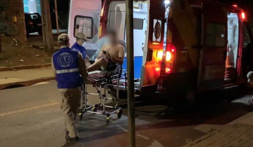Jovem de 26 anos é atacado a golpes de faca em Cascavel