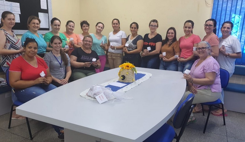 8 de março: CMDCA e Assistência Social de Capitão presenteiam mulheres do município
