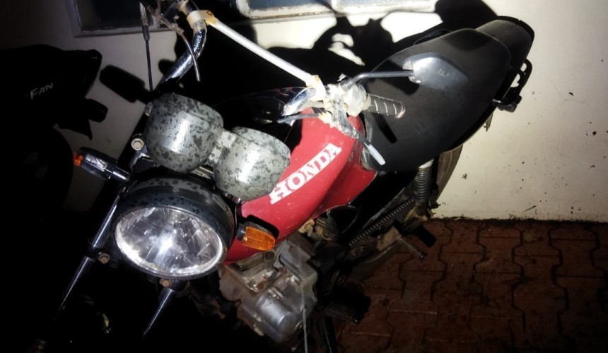 Motociclista é apreendida por conduzir moto sem CNH e pendências na documentação