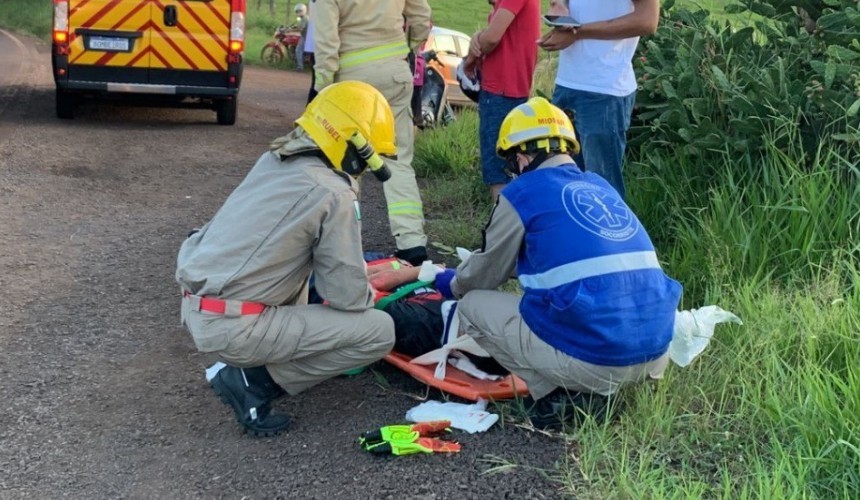 Dois adolescentes ficam feridos em acidente de moto na PR-180 em Rio do Salto