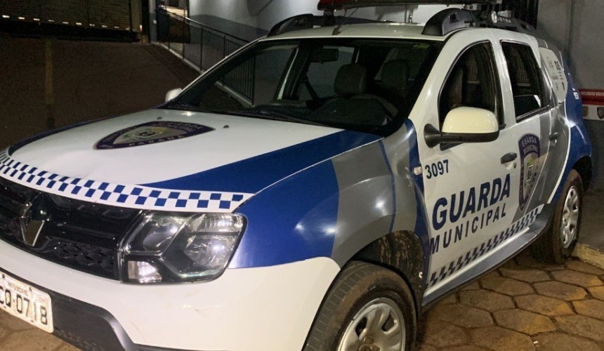Homem acusado de agredir a esposa é preso pela Guarda Municipal em Cascavel