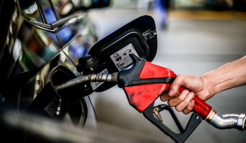 Preços médios da gasolina, do etanol e do diesel recuam nas bombas do país