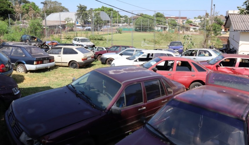 Prefeito de Capitão solicita ao Detran-PR a retirada de veículos do pátio da PM