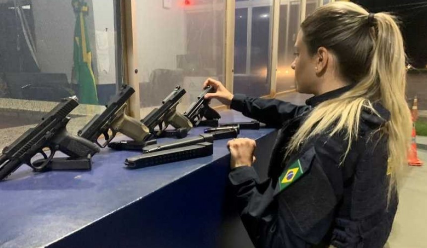 Polícia Rodoviária Federal apreende pistolas turcas e drogas em Santa Terezinha de Itaipu