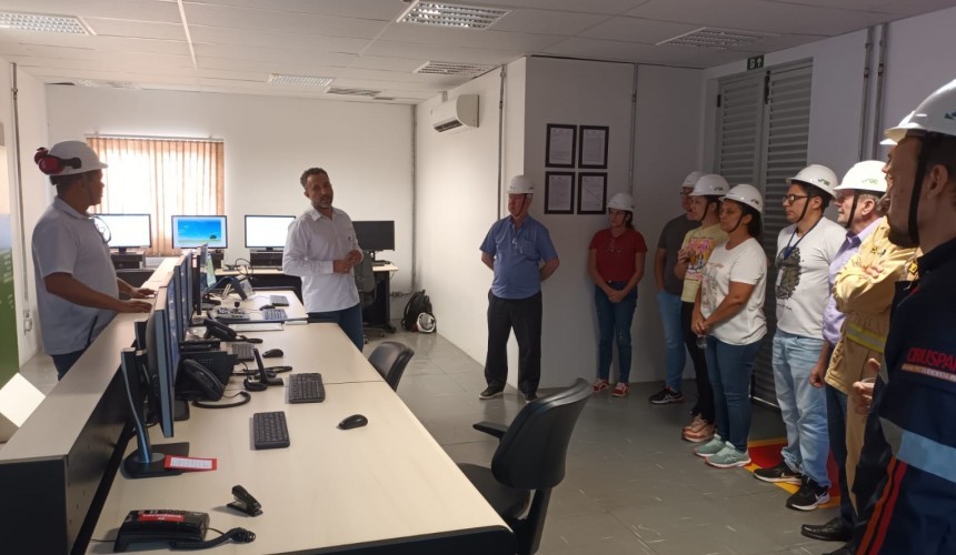 Representantes de Capitão participaram de reunião nas instalações da Usina Baixo Iguaçu com os representantes das famílias da Zona de Auto Salvamento