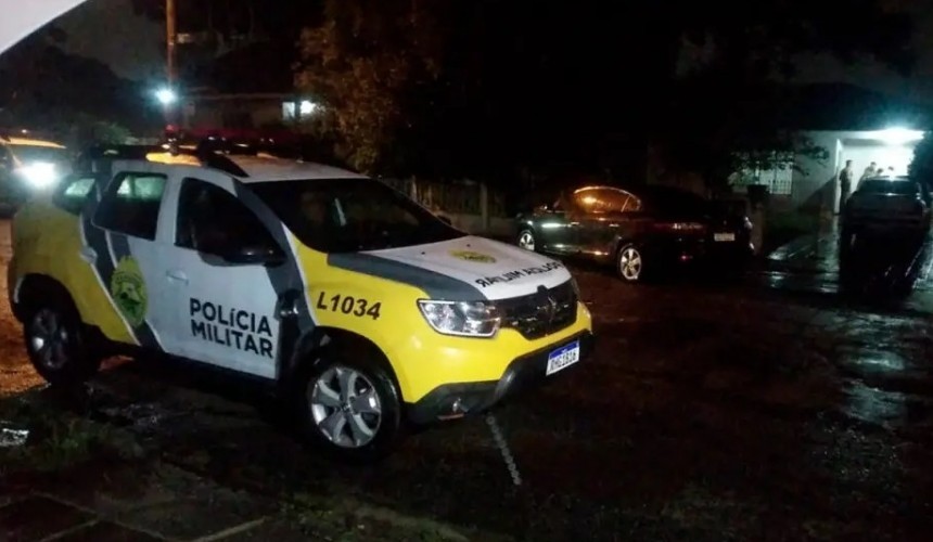Atiradores invadem casa, rendem família e matam rapaz com 10 tiros