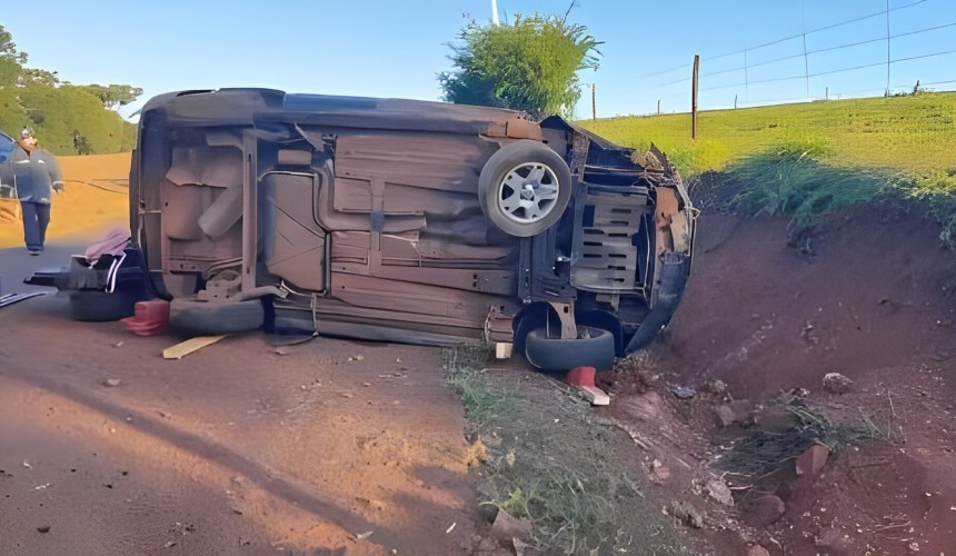 Mulher de 25 anos morre após veículo capotar em Ampére