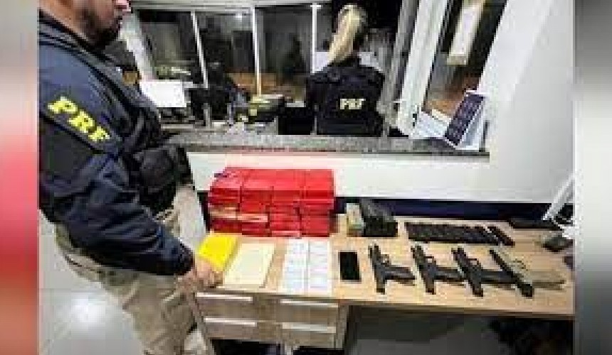 Mulher é presa com quatro pistolas 9mm e 26 quilos de cocaína em Céu Azul
