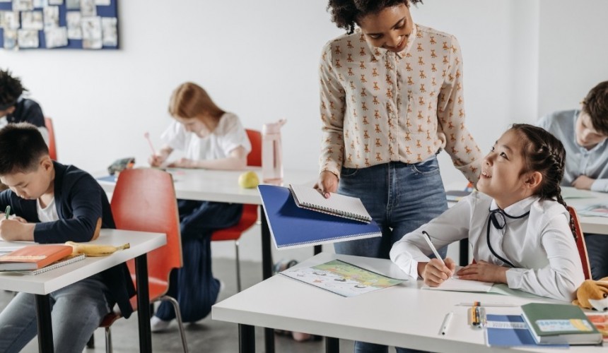 Inscrições para concurso público do Governo do Paraná com mais de 1 mil vagas para professores abrem nesta segunda (10)