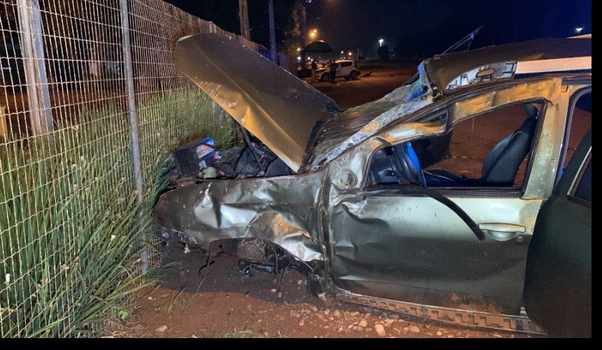 Motorista morre após ser ejetado em capotamento em Cascavel