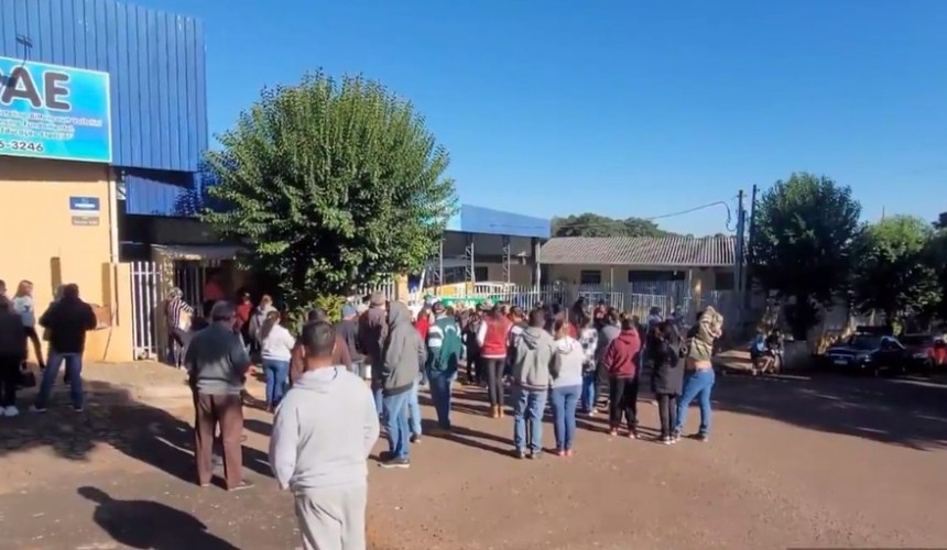 Bazar da APAE de Capitão é sucesso no município